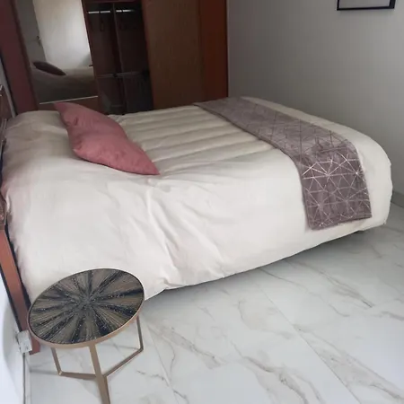 F2 Διαμέρισμα *