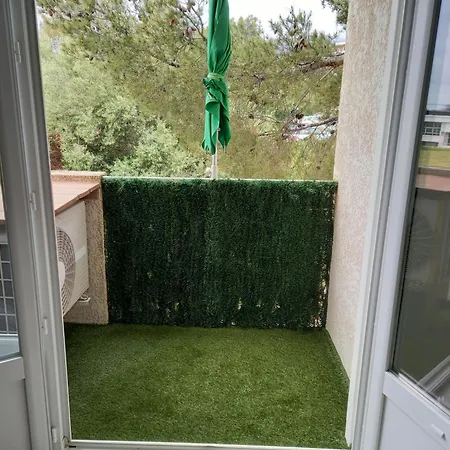 Appartement F2 *